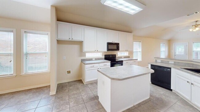 Building Photo - 2816 Mission Tejas Dr