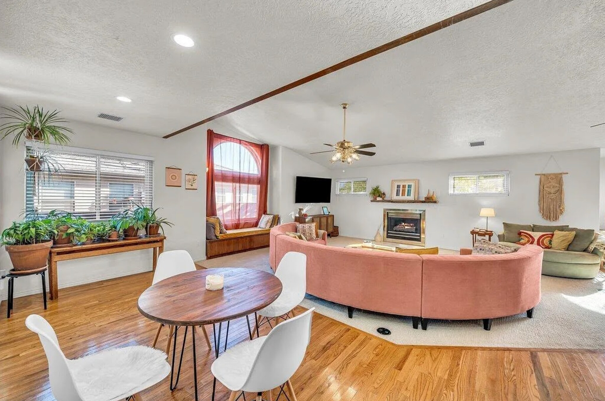 Building Photo - 1010 N 1800 E