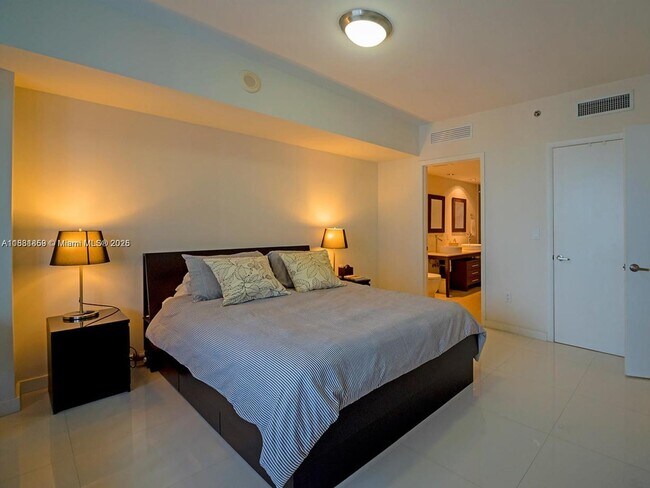 Building Photo - 485 Brickell Ave