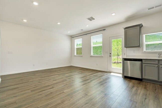 Building Photo - 5010 Highwood Dr