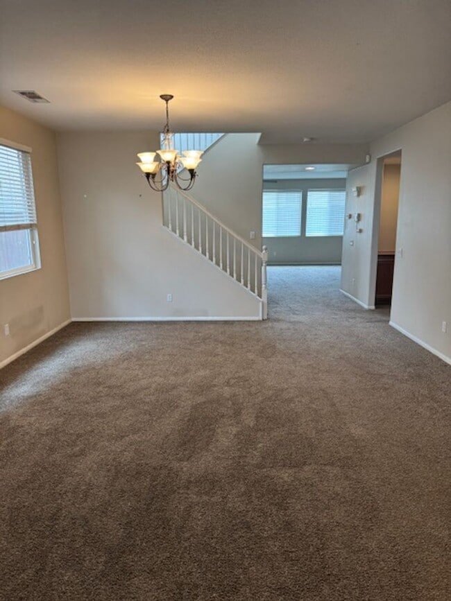 Building Photo - Beautiful 5 Bedroom Home for Rent
