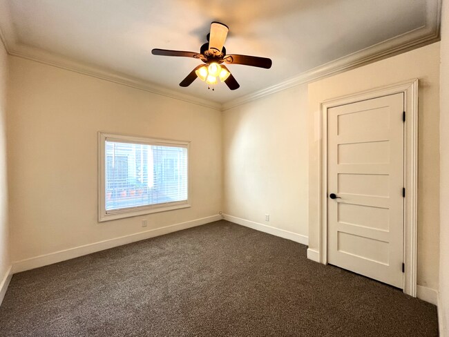 Building Photo - REMODELED 2 BED, 1.5 BATH IN CORONA