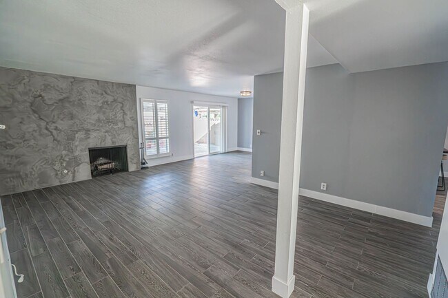 Building Photo - Single Story Pool House for Rent in Canyon Country!