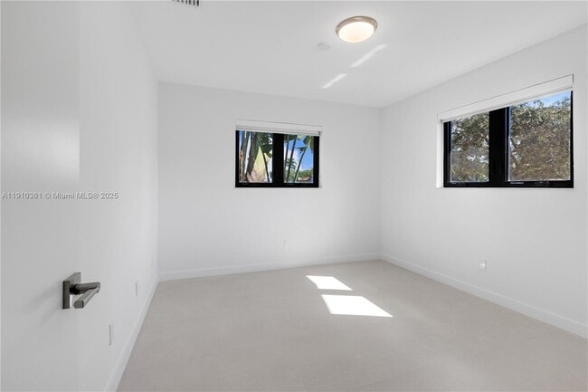 Building Photo - 8000 SW 139th Ter