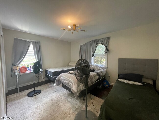 Building Photo - 1065 Sayre Rd S