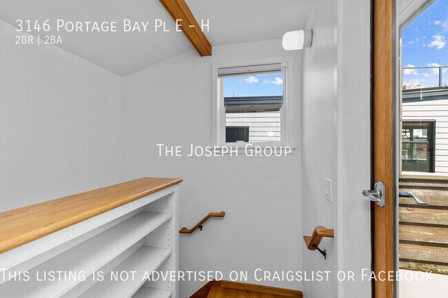 Building Photo - One of a kind 2 bed/1.75 bath houseboat ov...