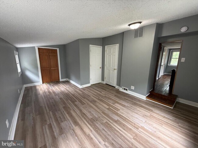 Building Photo - 1094 Kings Hwy