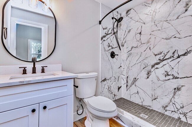 Building Photo - 1218 1st Ave