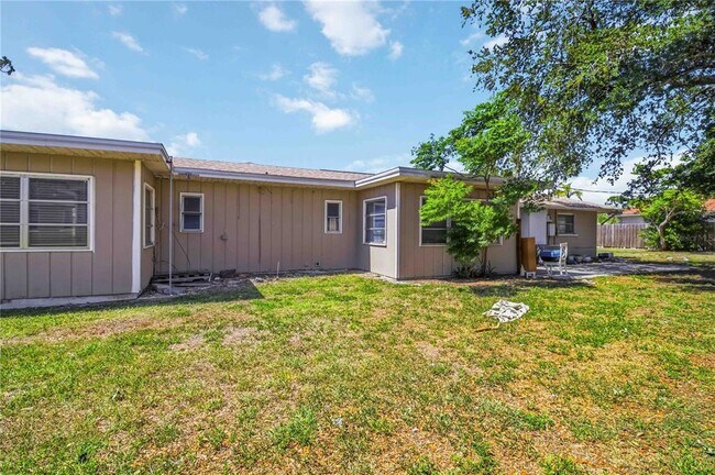 Building Photo - 304 Lantana Ave