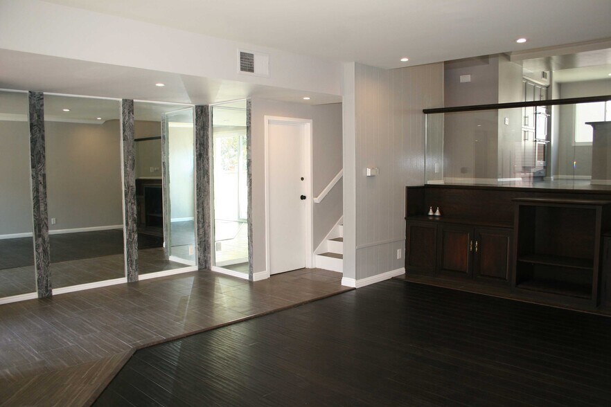 Building Photo - 13065 Mindanao Way