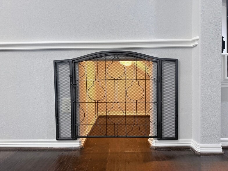 Building Photo - 2010 Silver Moon Dr