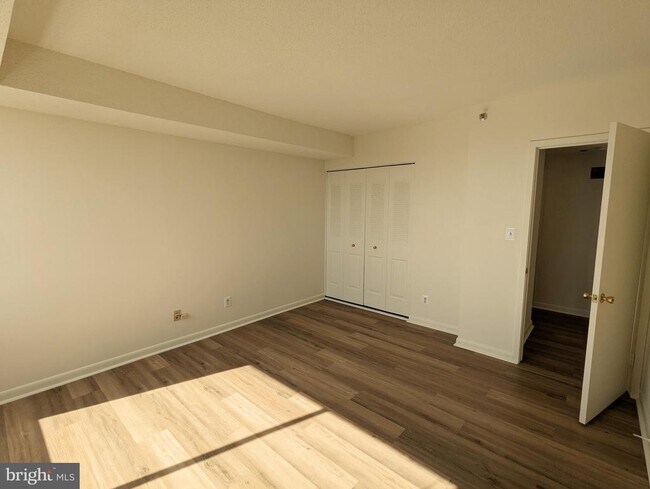 Building Photo - 3709 S George Mason Dr