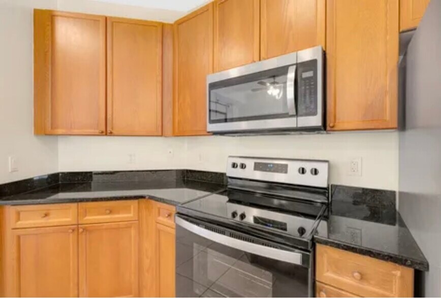 Building Photo - 145 Calle El Jardin