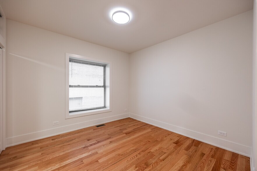 Building Photo - 652 W Gordon Ter