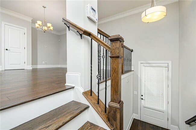 Building Photo - 1299 Linden Ct