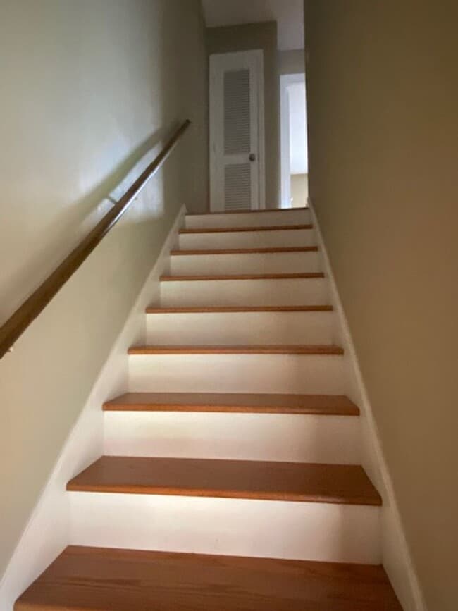 Building Photo - 2 bedroom 1.5 bath  The Cloister Condominium