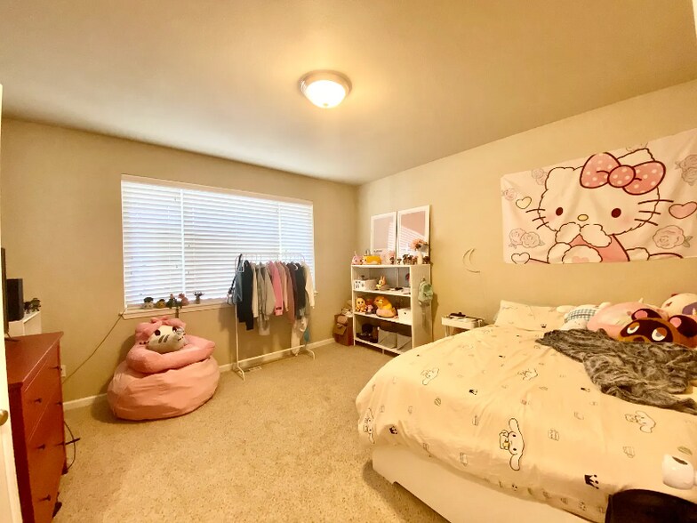 Building Photo - 4424 Edgewater Blvd NE