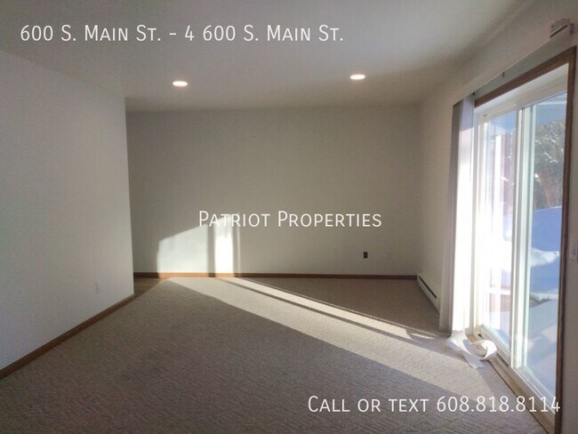 Building Photo - 2 bedroom/ 1 bath apartment in Deerfield, WI
