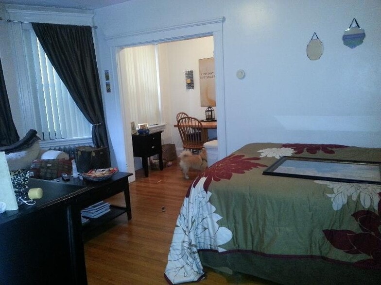 Building Photo - 121 Park Dr