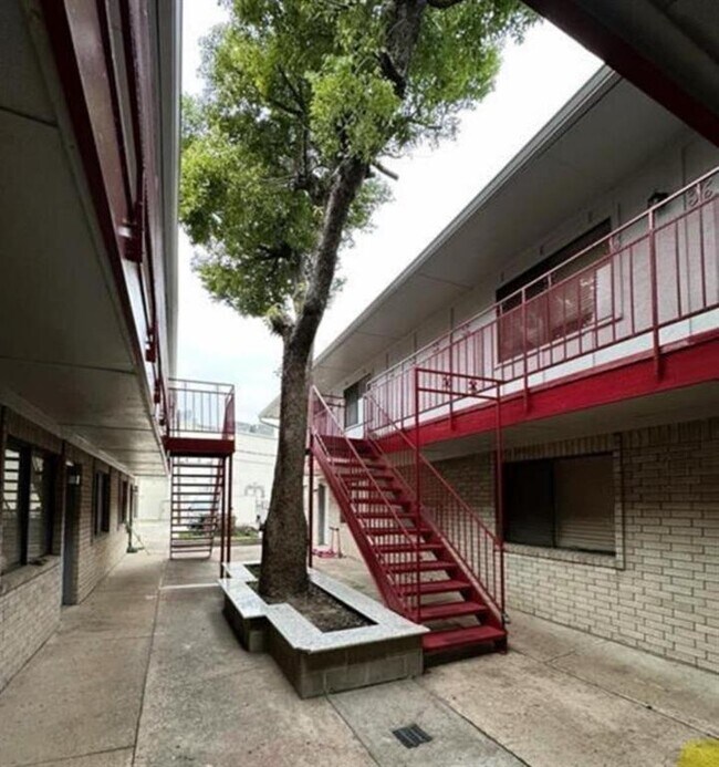Building Photo - 1410 Blalock Rd