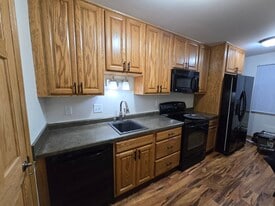 Building Photo - N114W16920 Murillo Dr