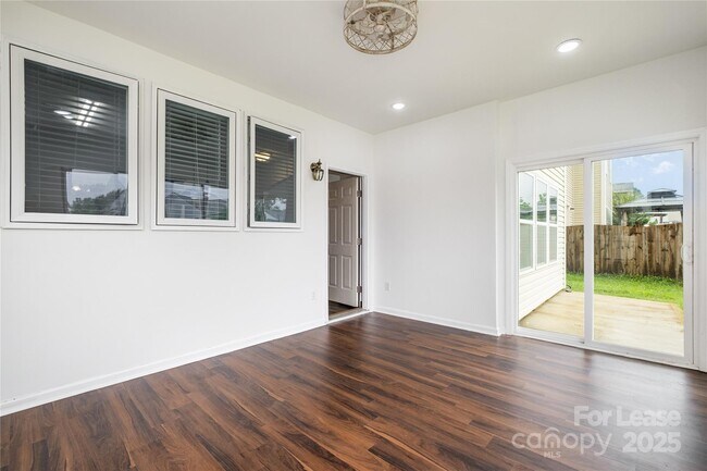 Building Photo - 10327 Snowbell Ct