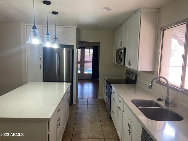 Building Photo - 8637 E El Charro Ln