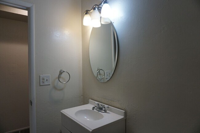 Building Photo - 2564 S 700 E