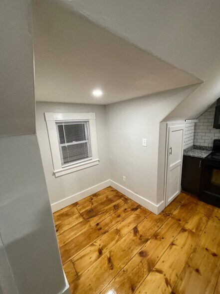 KITCHEN - 403 Beacon St