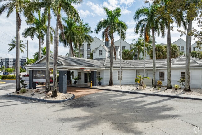 Building Photo - Hotolos Hollywood Apartments