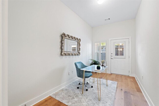 Building Photo - 2520 Bluebonnet Ln
