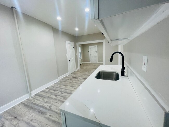 Building Photo - 289 Elmwood Ave