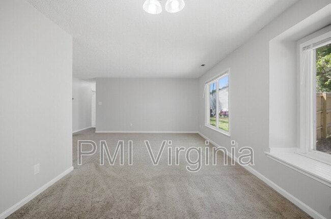 Building Photo - 901 Vincent Ct