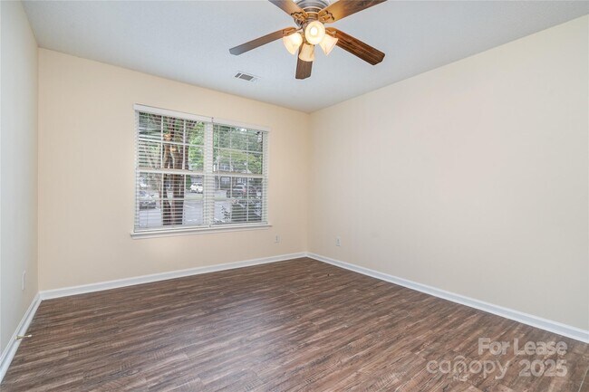 Building Photo - 16849 Greenlawn Hills Ct