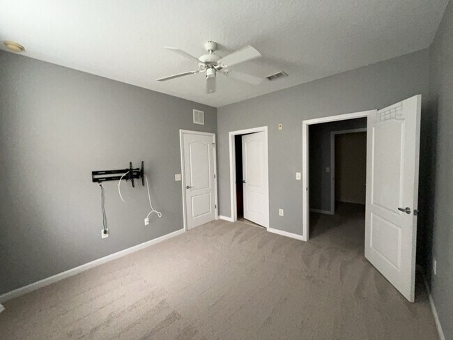 Building Photo - 5257 Cane Island Loop