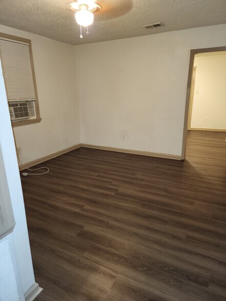 Vinyl Tile bedrooms - 3622 Buchanan St