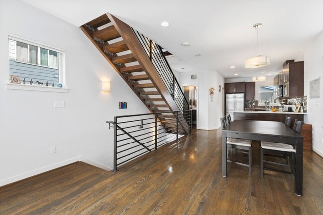 Building Photo - 3Bd/3Ba Seattle Townhome