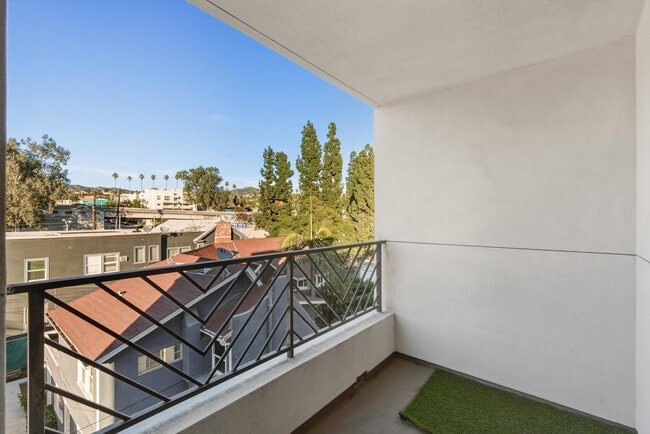 Building Photo - Sophia Hollywood - Off Market