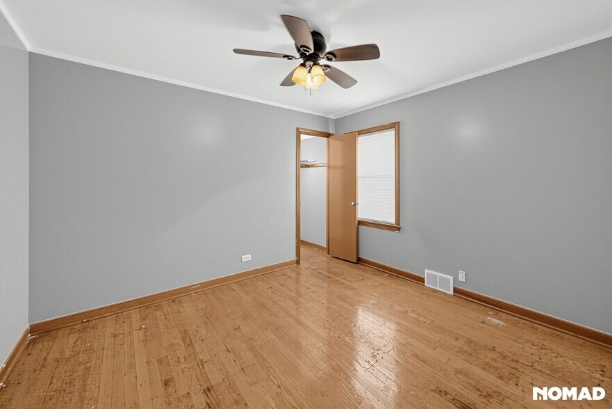 Building Photo - 14733 Ln Salle St