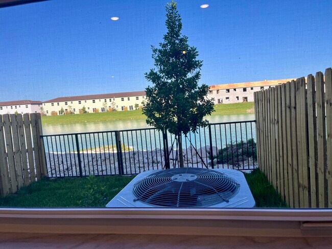 Building Photo - 2776 SE 26th Ave