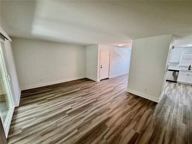 Building Photo - 7210 N Manhattan Ave