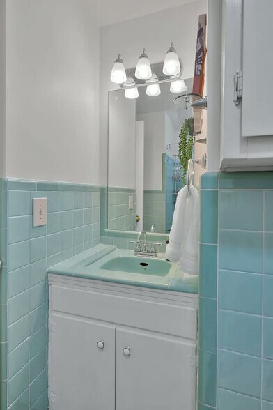 Building Photo - 6231 Henry Ford Dr