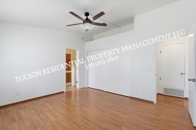 Building Photo - 2531 W Glenbrook Way