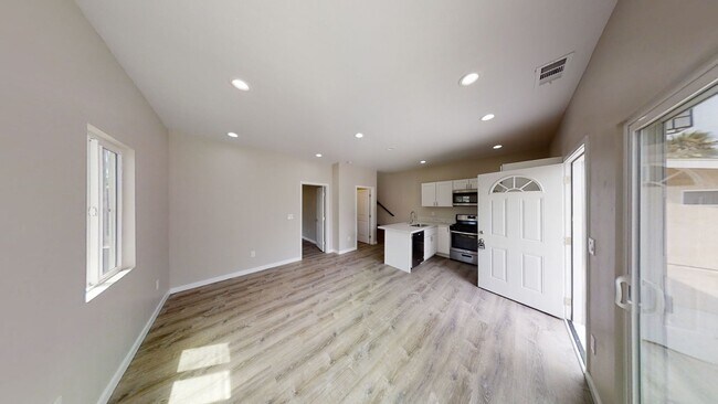 Building Photo - 4BD/2BA on Tipton  (Lease out, pending sig...