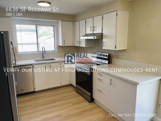 Building Photo - 6636 SE Reedway St