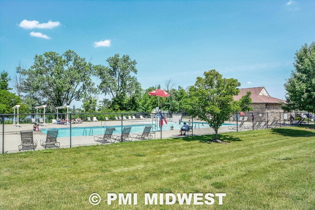 Building Photo - Great 3 Bedroom 2.5 Bathroom Home on the upper east side of Indy!