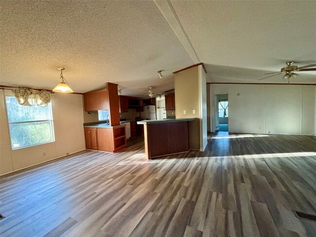 Building Photo - 111 Lakeside Woods Dr