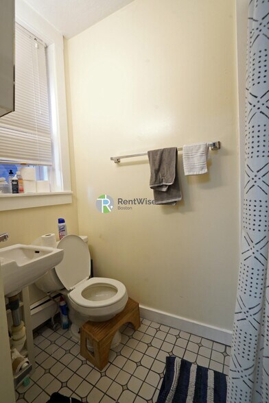 Building Photo - 15 Garden St