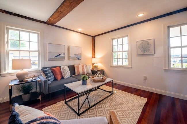 Building Photo - 4 Blaney St