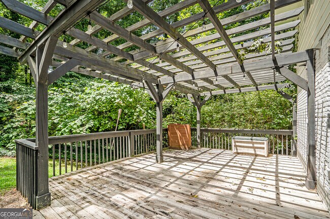 Building Photo - 525 Abernathy Rd NE